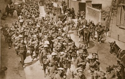 Zwei Menschen vereinen sich zu einem einzigen Zweck unter einer einzigen Kontrolle, 1914-19 von English Photographer